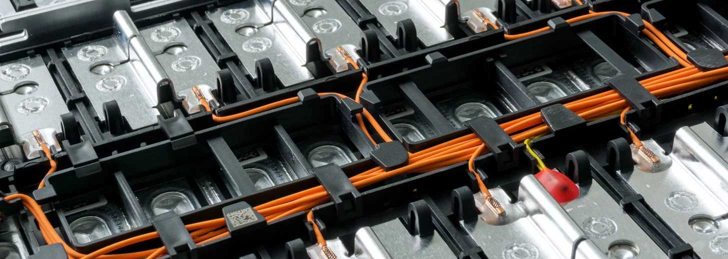 Fertigung von Batterien für Elektromotoren mit Automatisierungslösungen