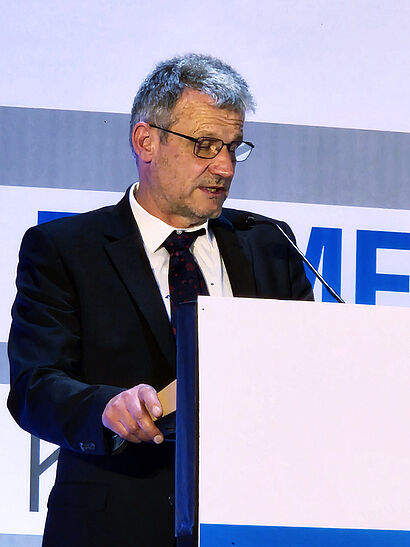Managing Director Achim Gauss hält eine Rede