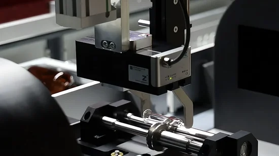 Greifer für Glas Greifer greift Werkstück aus Glas